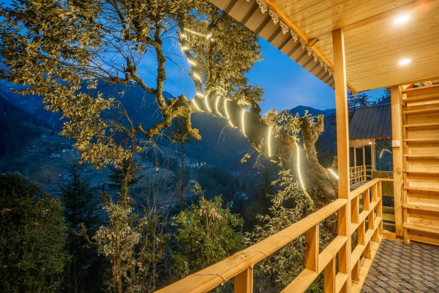 Villa Into The Woods Treehouse Jibhi Exterior foto